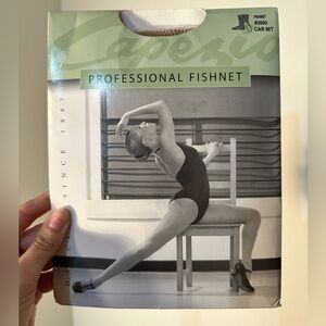 NWT Capezio Adult Professional Seamless Fishnet Tights Size Med/Tall